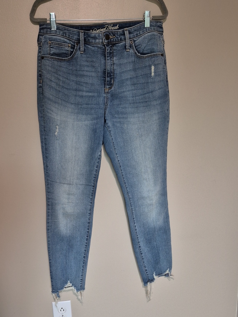 Universal Thread Women’s Light Blue High-Rise Skinny Jeans